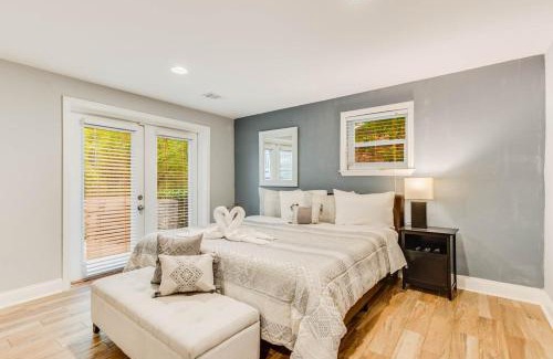 Decatur Casa | Atlanta's Luxe 6-Bedroom Haven