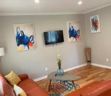 Summerhill Casa | Atlanta Unit 1 Room 3 - Cheerful Private Bedroom & Bathroom