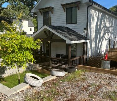 Summerhill Casa | Atlanta Unit 2 Room 3 - Atlanta Bests Kept Secret Private Bedroom & Bathroom