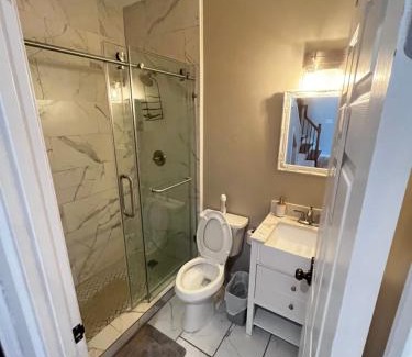 Summerhill Casa | Atlanta Unit 2 Room 3 - Atlanta Bests Kept Secret Private Bedroom & Bathroom