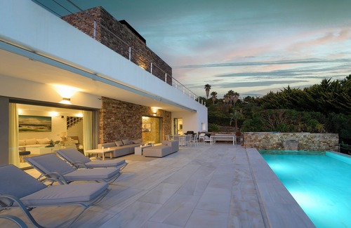Atlanterra Villa | Atlanterra Beach House -comfort & exclusivity - 4min walk to beautiful beach