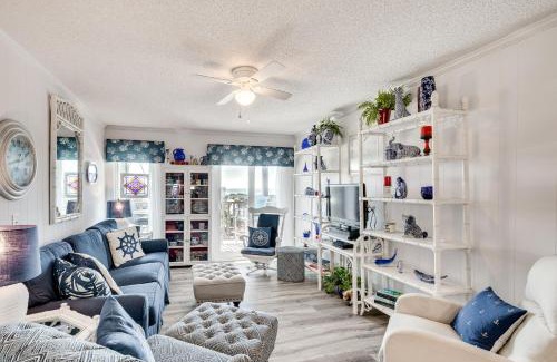 Morehead City Apartamento | Atlantic Beach Condo with Balcony and Beach Access!