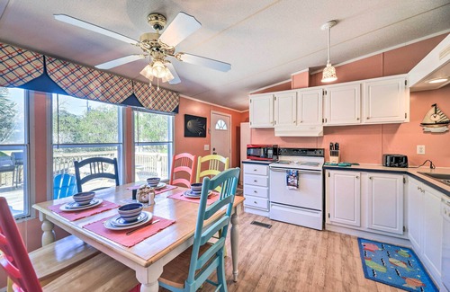 Atlantic Beach Cabaña | Atlantic Beach Home w/ Decks & Fire Pit