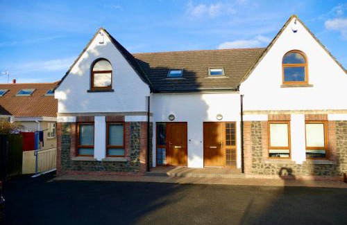 Portstewart Casa | Atlantic View Coach House - tourist board approved