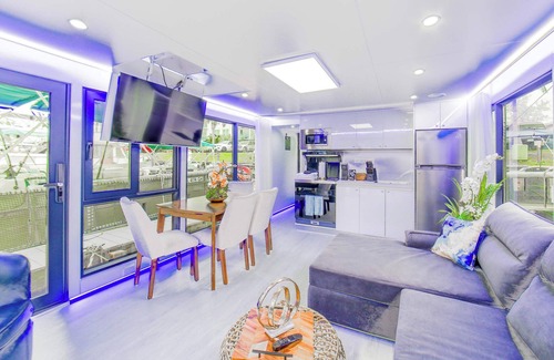 Merritt Island Alquiler De Eote | Atlantis 2-Bedroom Floating Home