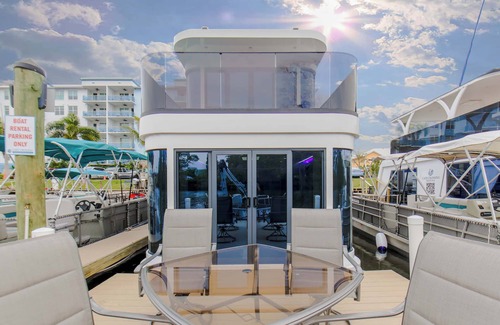 Merritt Island Alquiler De Eote | Atlantis 2-Bedroom Floating Home