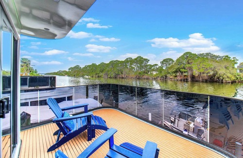 Merritt Island Alquiler De Eote | Atlantis 2-Bedroom Floating Home