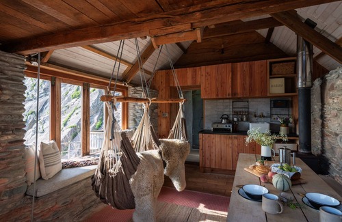 Newton Ferrers Cabina | Atlantis - a boathouse that sleeps 2 guests in 1 bedroom
