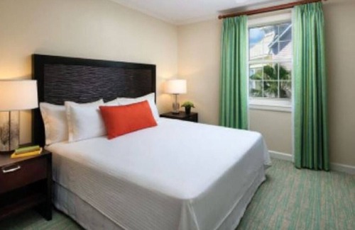 Paradise Island Complejo | Atlantis at HALF THE PRICE- Sleeps 4 with Aquaventure waterpark access.