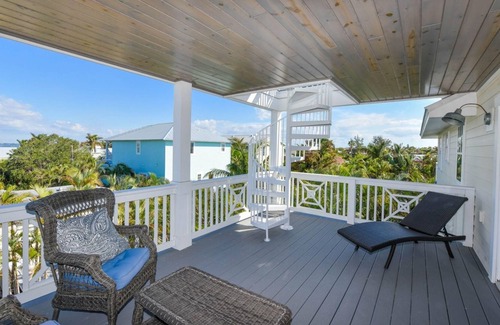 Bradenton Beach Casa | Atlantis Beach House by AMI Locals