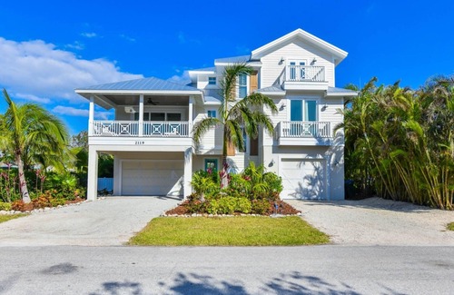 Bradenton Beach Casa | Atlantis Beach House by AMI Locals