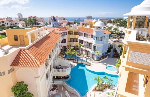 Los Cristianos Complejo | Atlas Suites Tenerife by EnjoyaHome