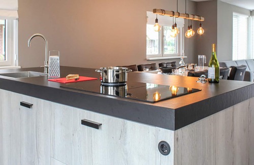 Idskenhuizen Casa | Atmospheric villa with nice garden, in a holiday park at the water in Friesland