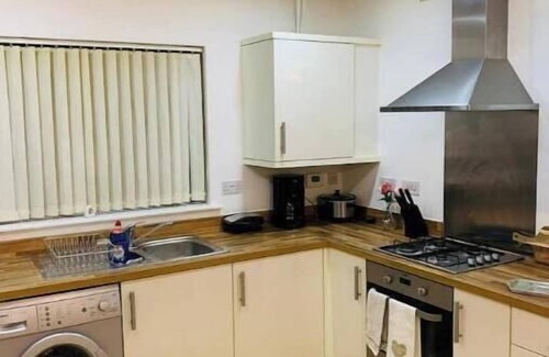 Thames Casa | Atom, Large 4/5 Bed House, Sleeps 12,Garden,London