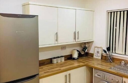 Thames Casa | Atom, Large 4/5 Bed House, Sleeps 12,Garden,London