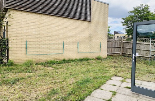 Thames Casa | Atom Large 4/5 bed house, sleeps 12, Garden, Free parking, Barking