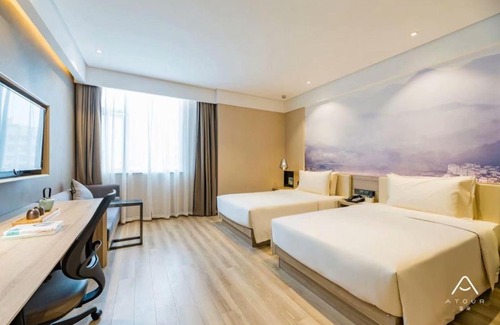 Shuangliu District Hotel | Atour Hotel Chengdu Huayang Metro Station