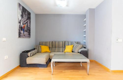Almeria Apartamento | ATP La Goleta a 5 minutos de la Playa, Piscina, Frente a Recinto Ferial y Parking Privado Gratis!