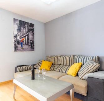 Almeria Apartamento | ATP La Goleta a 5 minutos de la Playa, Piscina, Frente a Recinto Ferial y Parking Privado Gratis!