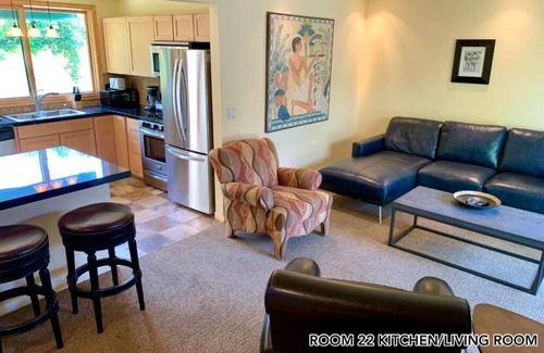 Warm Sands Hotel | Atrium Palm Springs - Gay Men's Resort