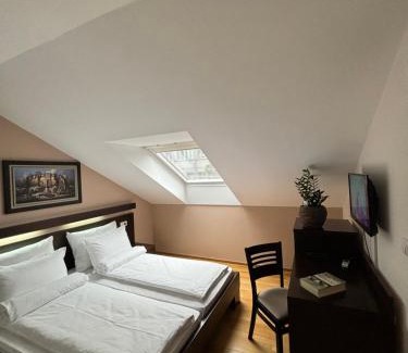 Sremska Mitrovica Cama Y Desayuno | Atrium