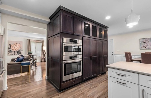 Farmington Hills Casa | Attainable Convenient Serenity in South East Michigan West Suburbs