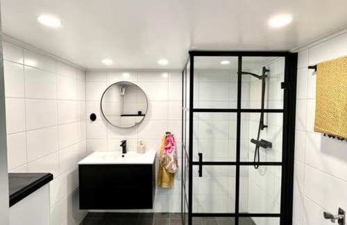 Alingsas Apartamento | Attefallshus Alingsås/Dammen.