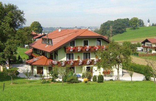 Sankt Georgen im Attergau Apartamento | Attersee - Frühstückspension Holzapfel