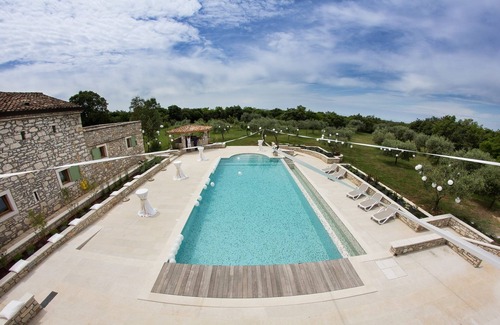 Vilanija Apartamento | Apartamento panorámico rojo con piscina, Umag - Residence Borgo San Nicolò