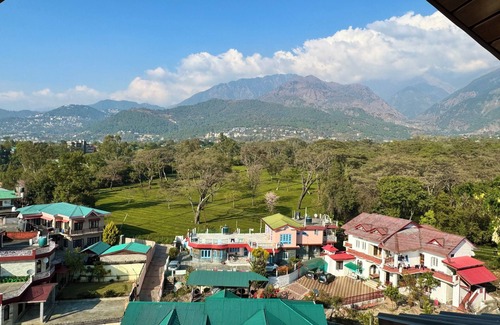 Sidhpur Chalet De Esquí | Attic Breeze 2BR -Mountain Villa
