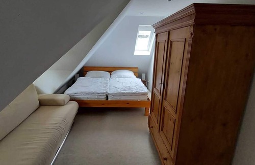 Friedrichroda Apartamento | Attic studio in a villa with a large balcony and a view of the valley