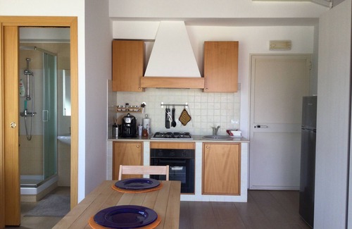 Pozzallo Apartamento | Attic, stylishly furnished, large terrace and sea view, 5 min. to the beach.