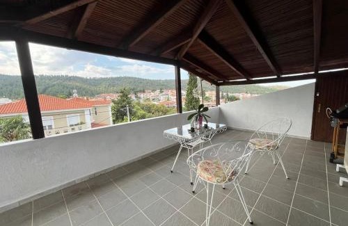 Pefka Apartamento | Attic with a view