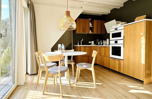 St. Peter-Ording Apartamento | Ático con gran balcón para 3 personas. Sauna, piscina, jardín.