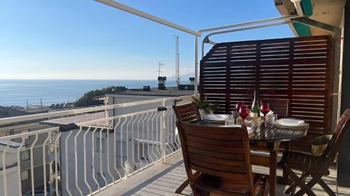 Lavagna Apartamento | Attico con terrazza fronte mare a Cavi di Lavagna