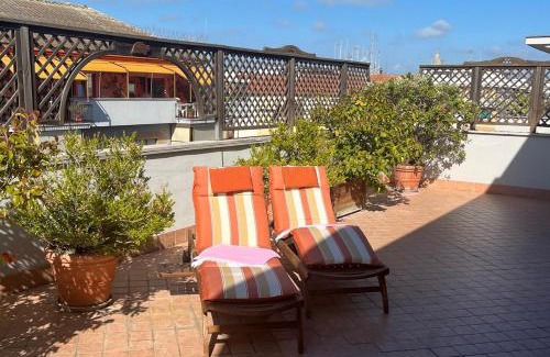 Quartiere XXXIII Lido di Ostia Ponente Apartamento | Attico con terrazza in Via dei Traghetti