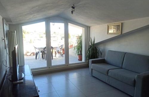 Padenghe sul Garda Apartamento | Attico Padenghe Vista Lago Ascensore e Terrazza