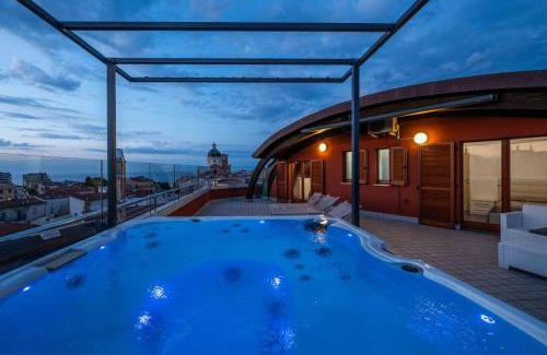 Ortona Apartamento | Attico vista mare con Jacuzzi - CASA LUXURY DIAMANTE