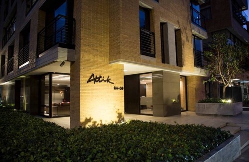 Chico Reservado Apartamento | TOP DE LA PARTE SUPERIOR - ATTIK 301