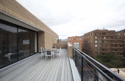 Chico Reservado Apartamento | TOP DE LA PARTE SUPERIOR - ATTIK 602