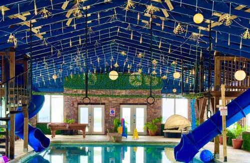 Bryant Casa | Attitude Adjustment Cabin with hot tub fire pit & indoor pool