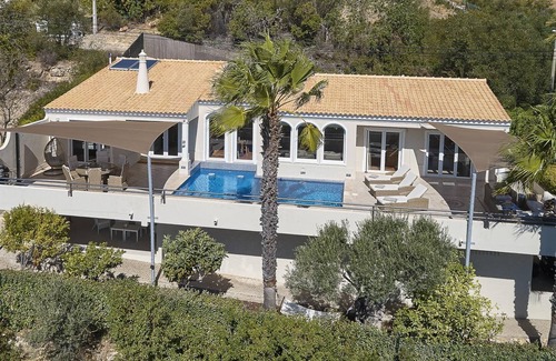 Pe do Cerro Villa | Attractive Villa, A/C, South Facing Terrace, Private Pool, Sea Views close to Santa Barbara de Nexe!