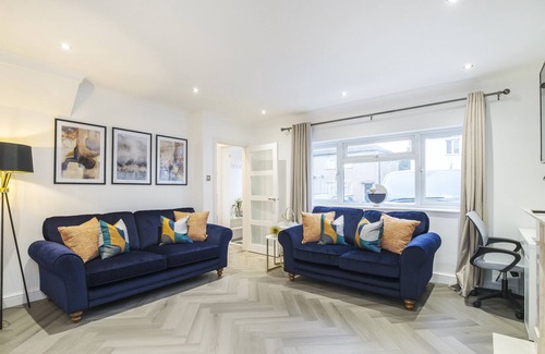 West Thurrock Casa | Attractive and Spacious 3 Bedroom House in Grays, Lakeside.