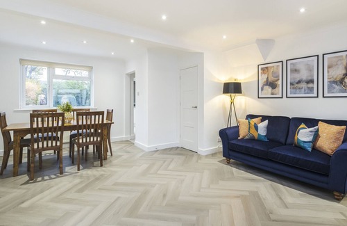 West Thurrock Casa | Attractive and Spacious 3 Bedroom House in Grays, Lakeside.