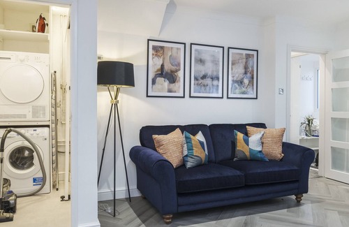 West Thurrock Casa | Attractive and Spacious 3 Bedroom House in Grays, Lakeside.
