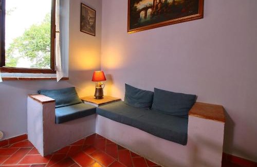 Umbertide Casa | Attractive apartment in old farmhouse on the estate with pool