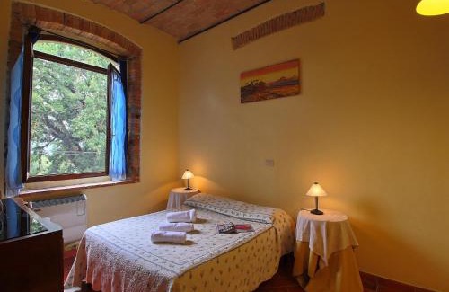 Umbertide Casa | Attractive apartment in old farmhouse on the estate with pool