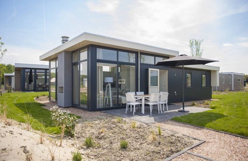 Municipality of Hellevoetsluis Chalet De Esquí | Atractivo chalet a 4,5 km. de Rockanje