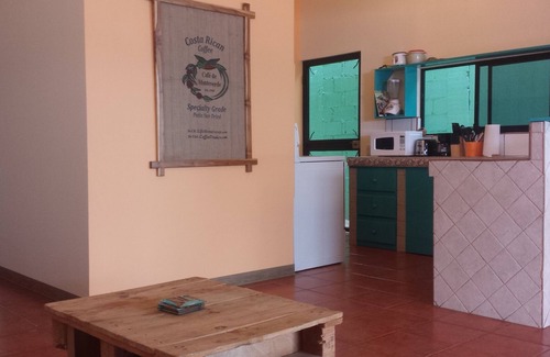 Ciudad Colón Apartamento | Attractive, roomy downtown apartment with private gated entry