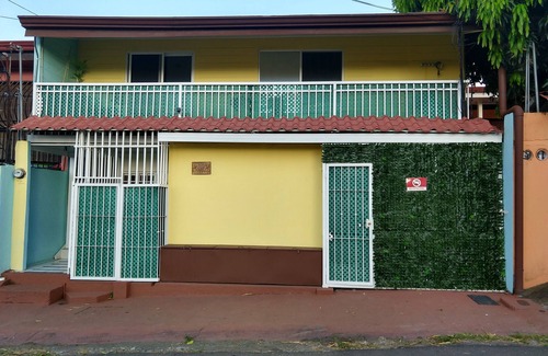 Ciudad Colón Apartamento | Attractive, roomy downtown apartment with private gated entry
